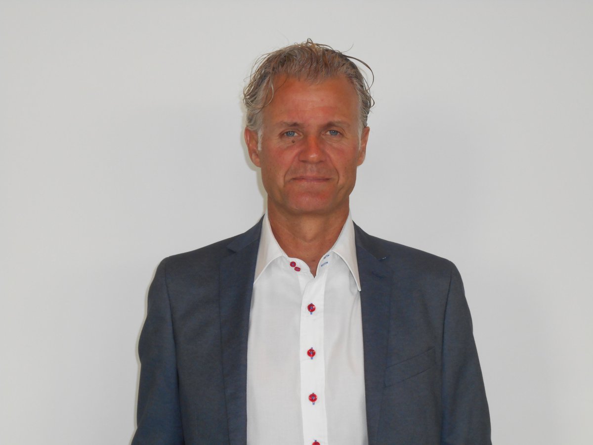 ckcseminars's tweet photo. Tijdens het #lacnl congres geeft CIO van #TUINederland zijn visie op digitale architectuur. Meer weten? https://t.co/cBjUltZrt6 #paradox #enterprisearchitectuur #softwarearchitectuur #businessarchitectuur https://t.co/PrkgMuxQon