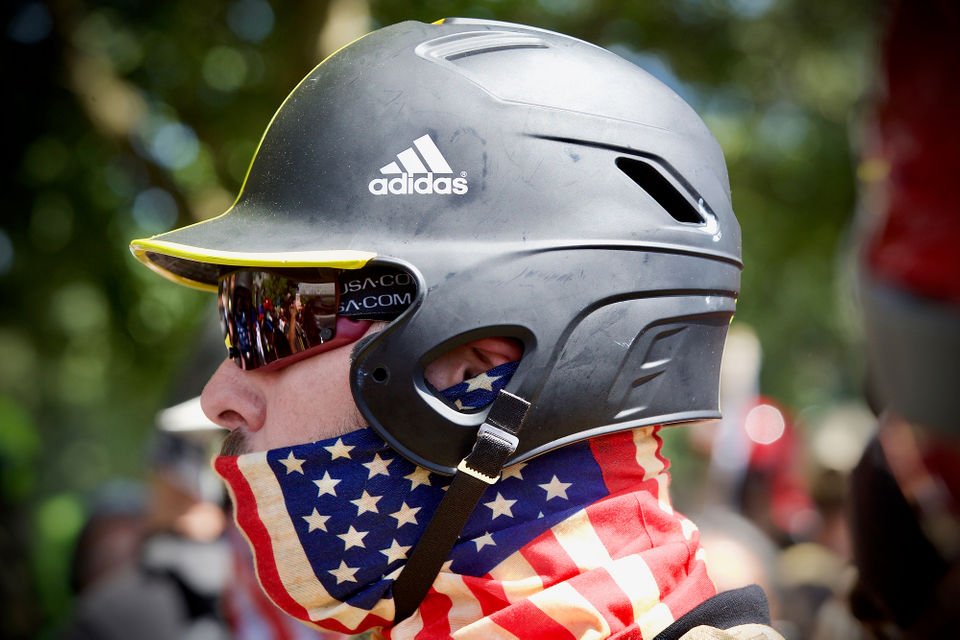 (2) I will have some links at the end of this thread to further information about what happened in downtown Portland on August 4th. First, here are some photos. Both sides used masks to make Policing more difficult. Not just Antifa.