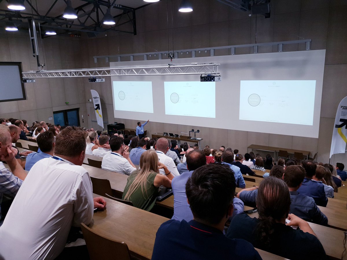 OMKBern's tweet photo. "Customer Experience x Technologie = Growth. Es braucht beide Faktoren! Weil eine responsive sch**** Website ist immer noch eine sch***** Website." so @morys und wir sagen: #truestory. #OMKBern https://t.co/r9OnbDffMt