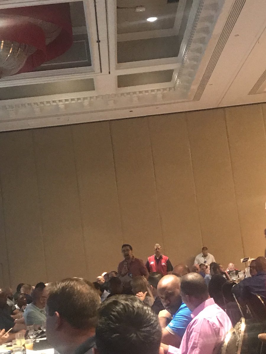 ebonyw1992's tweet photo. #R7MYM Great Job Javier sharing your plan for excellent service! #strivetobebestinclass https://t.co/wTrZw7HdQ2
