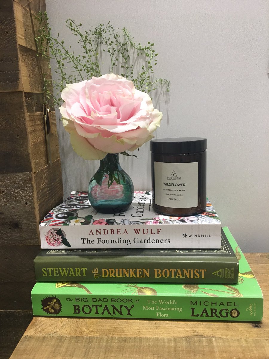 lfgilroy's tweet photo. On rainy days like today, I just want to curl up with a good book and a cup of tea. I need to get through my #MScPlDiv dissertation first, then I’m coming for you books! 
#reading #books #rainyday #dissertationlife #botany #botanicalbooks https://t.co/eeoeeyGYhS