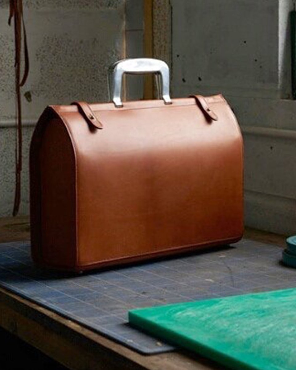 craeftiga's tweet photo. Bill Amberg Studio are experts in leatherwork and are changing the way leather is used. Recently they managed to create leather that can be printed on, which is a first! We are so proud to have a studio like this behind the Cræfiga prize.

Purchase here> https://t.co/98vTzrSIJX https://t.co/kfa95z9vqe