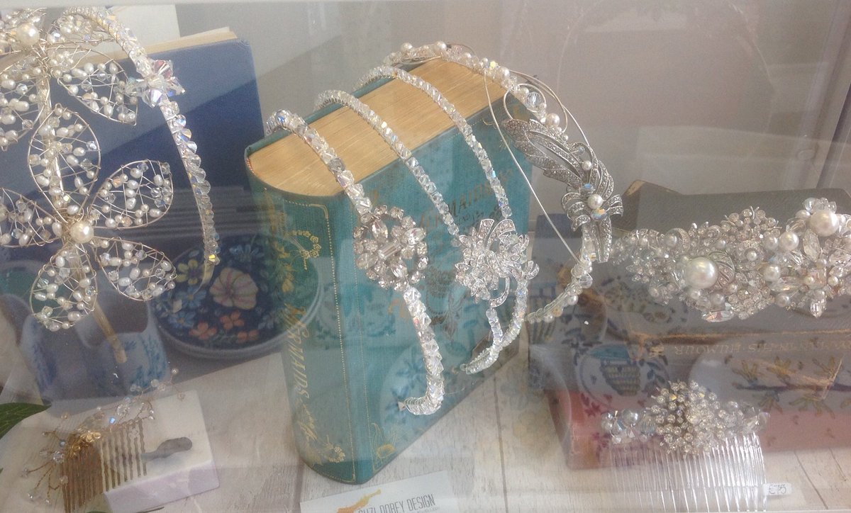 Getting married soon, going to a ball or just want to dress up? Gorgeous headwear from ⁦<a href="/suzidoreydesign/">Suzi Dorey Design</a>⁩ at ⁦<a href="/orielmakers/">Oriel Makers</a>⁩ .
An eclectic mix of ideas to engage your mind! #ideas #headwear #wedding #handmade #shoplocal #gifts #colour