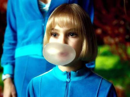 טוויטר 唯井まひろ בטוויטר ここで自分の小さい頃の話です チャーリーとチョコレート工場を見ました ガムの女の子が気になりました 私も ガムをずっと食べたいと思いました 真似してガムを耳の裏にくっつけました 髪が雁字搦めになりました ガムが取れ