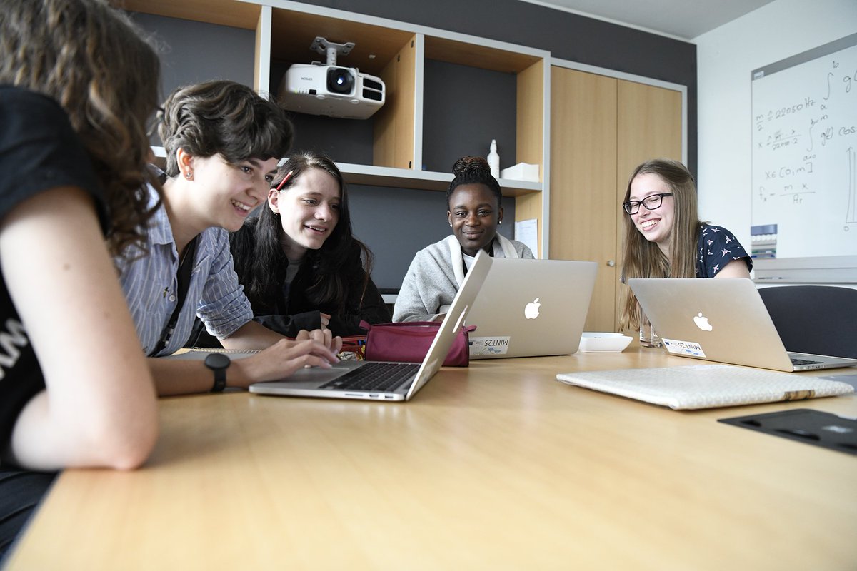 FraunhoferITWM's tweet photo. Musik, E-Mobilität, Energiewende und SmartFarming – Auf unserer Website zur #MathTalentSchool stellen wir Euch alle vier Projektgruppen vor und erklären, um welche Problemstellungen sich die Gedanken der Schülerinnen noch bis morgen Mittag drehen: https://t.co/W3bnDFHfaF https://t.co/Jr188WZAXG