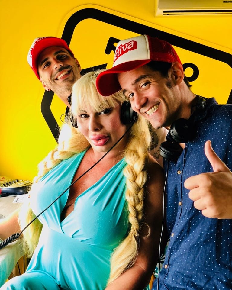Radio105's tweet photo. In diretta dallo Zen Beach di Gallipoli, i nostri Dario Spada e @NiccoloTorielli sono on air con un'ospite speciale: @elenoireferruz2 ๐ Seguite la diretta ๐
#105zen #radio105 #gallipoli https://t.co/uAgh72vgyS