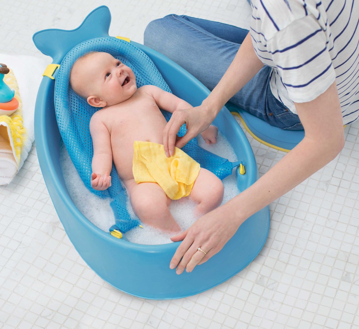 La vasca da bagno Moby Smart di #Skiphop si adatta alla crescita del tuo bambino. 
Scopri di più: bit.ly/Vaschetta_bagno