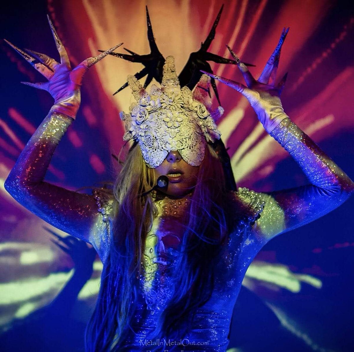itmhungary's tweet photo. #mariabrink #bloodgirl #inthismoment #halfgodhalfdeviltour https://t.co/Shu3YKVVNH