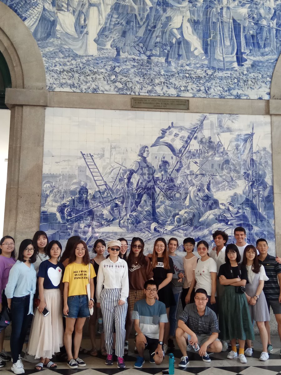 BegonaJamardo's tweet photo. Continuamos visitando la bella ciudad de Oporto #Dari2018 @IESIDEedu. https://t.co/BhR8WAV0Lf
