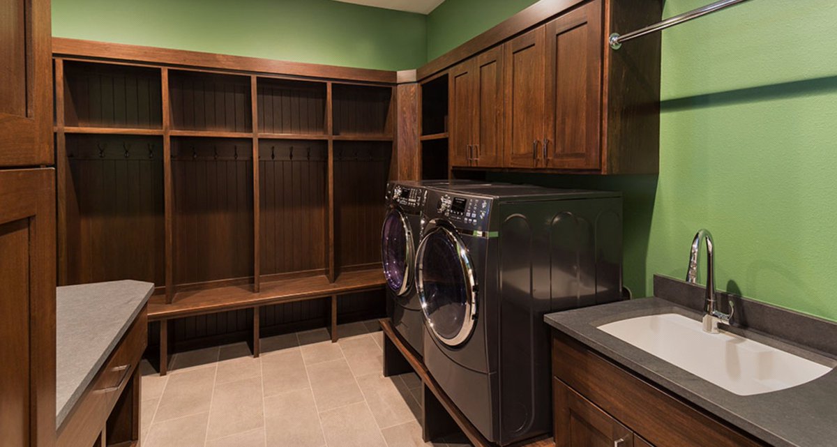 RegencyBuilders's tweet image. #Backtoschool is just around the corner! Get inspired with a few our favorite "mud rooms" that help keep you organized all year!