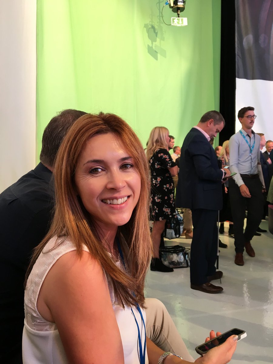 debbieankennedy's tweet photo. Kay getting a quick sitdown in #RTÉ enewseason https://t.co/wSL94iEIwb