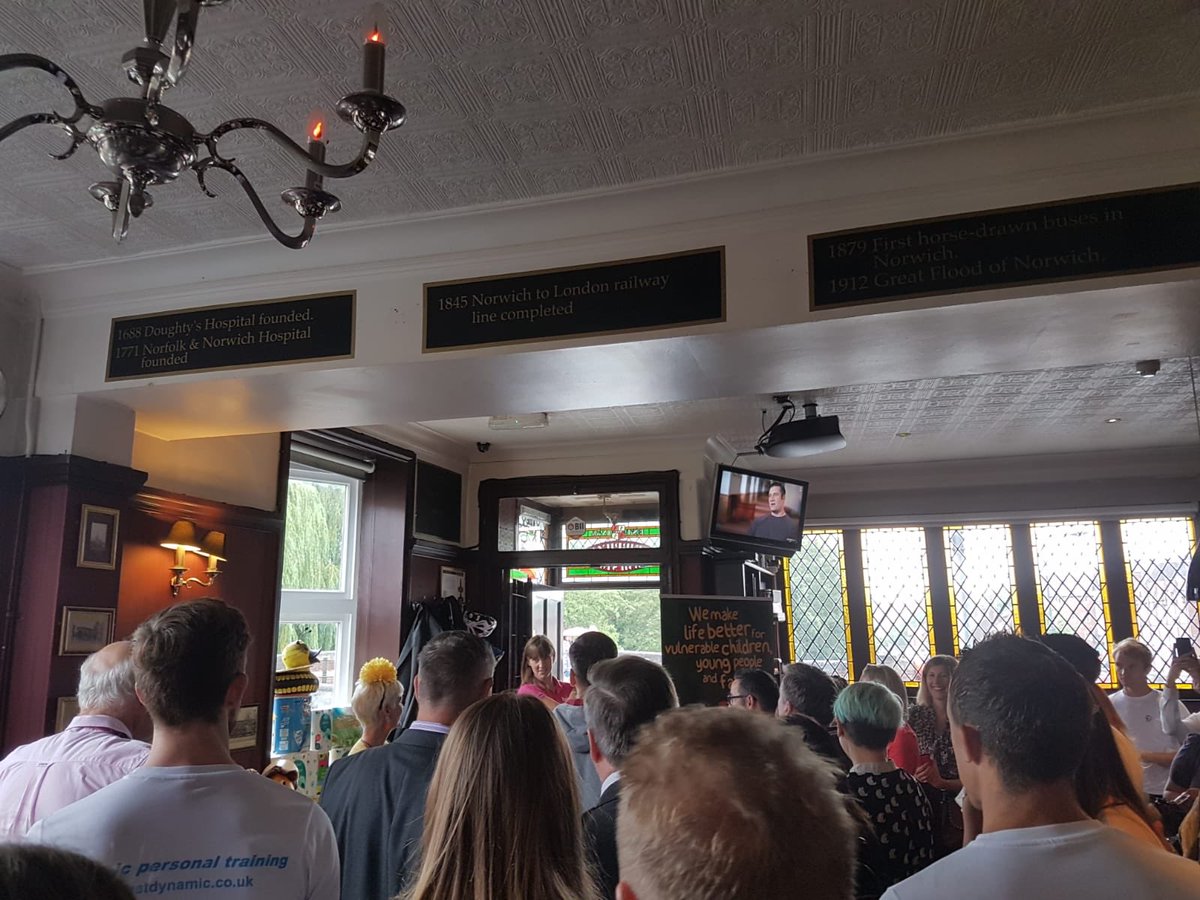 HarryQuacker's tweet image. I had a wonderful morning at @NorfolkTweetup #DuckSpecial! So much fun meeting my fellow ducks. Now I’m ready to bring the magic to the #gndr18 - 26 August at @ribsofbeefpub #bringiton