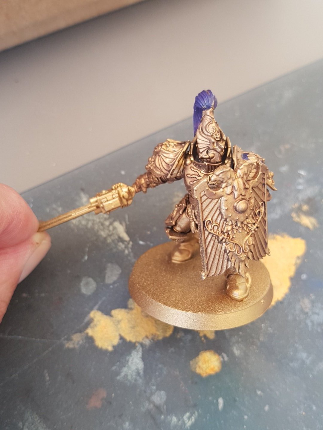 Sombremine on X: Am I the only one who prefer washing gold with Agrax  earthshade rather than seraphim sepia? I find it gives the gold a deeper  and more worn colour.. . #