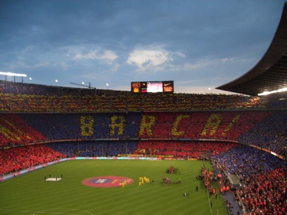 FasziFankurve's tweet photo. Spanische Erstligaspiele sollen zukünftig aus Vermarktungsgründen auch in den #USA ausgetragen werden. Dies gab #LaLiga heute bekannt: #GegenDenModernenFußball https://t.co/GZicQONyqF https://t.co/CSepbGhNn8