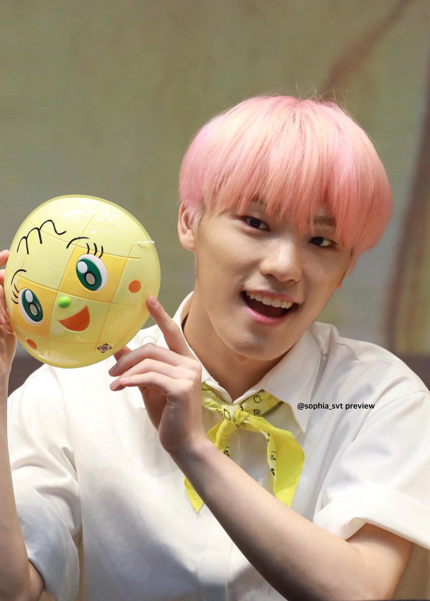 Shampoo_nim's tweet photo. 180727 목동 팬싸인회  preview #디노 #이찬 #DINO #세븐틴 #SEVENTEEN #YMMD #어쩌나  @pledis_17 https://t.co/NiQnrxfIEr