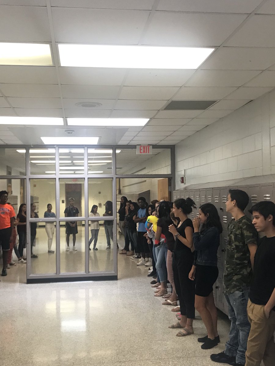 LHSReadingCoach's tweet photo. Homeroom Hot Potato! #keepthemmoving #oneteam @LHSMcCoy @LHSKleinTime @LetoHighSchool https://t.co/eaHciKlsoi