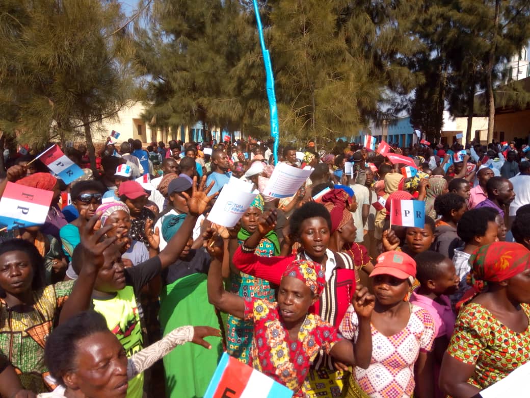 Rwimbogo: ibikorwa byo kwamamaza abakandida ba <a href="/rpfinkotanyi/">FPR-Inkotanyi</a> umutwe w'intumwa za #Rubanda birarimbanije ubwitabire burashimishije cyane.. <a href="/RpfWest/">RPF West</a> <a href="/rbarwanda/">Rwanda Broadcasting Agency (RBA)</a> <a href="/IGIHE/">IGIHE</a>