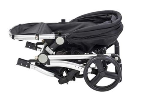 Hands full? No problem! The TRAM’s one-of-a-kind folding mechanism allows for the bassinet and stroller to fold while attached to the base. #easyfold #baby #toddler #stroller #babygear