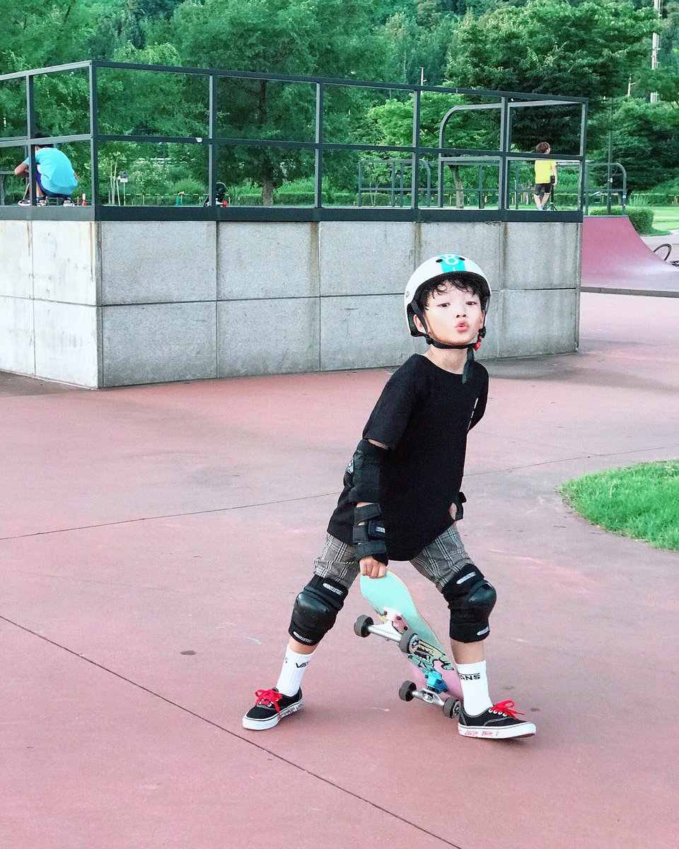 00Krater's tweet image. Ontem com meus nenens no parque.