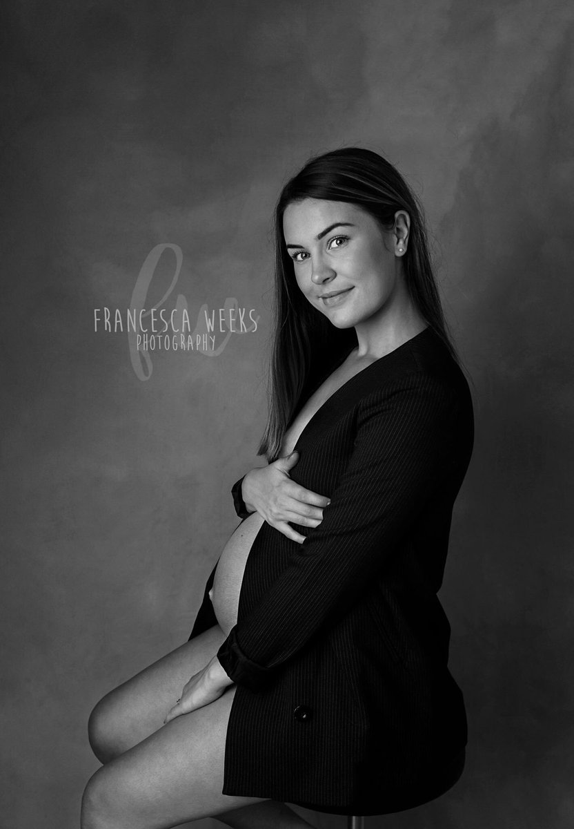 weeksphotos's tweet photo. So photogenic ❤️
#vanityfair #maternity  #bump  #bumpphotography  #londonfashion  #fashionphotography  #londonfashionphotography #londonbump  #london  #bromley  #pregnant #32weeks https://t.co/daUfONwfIG