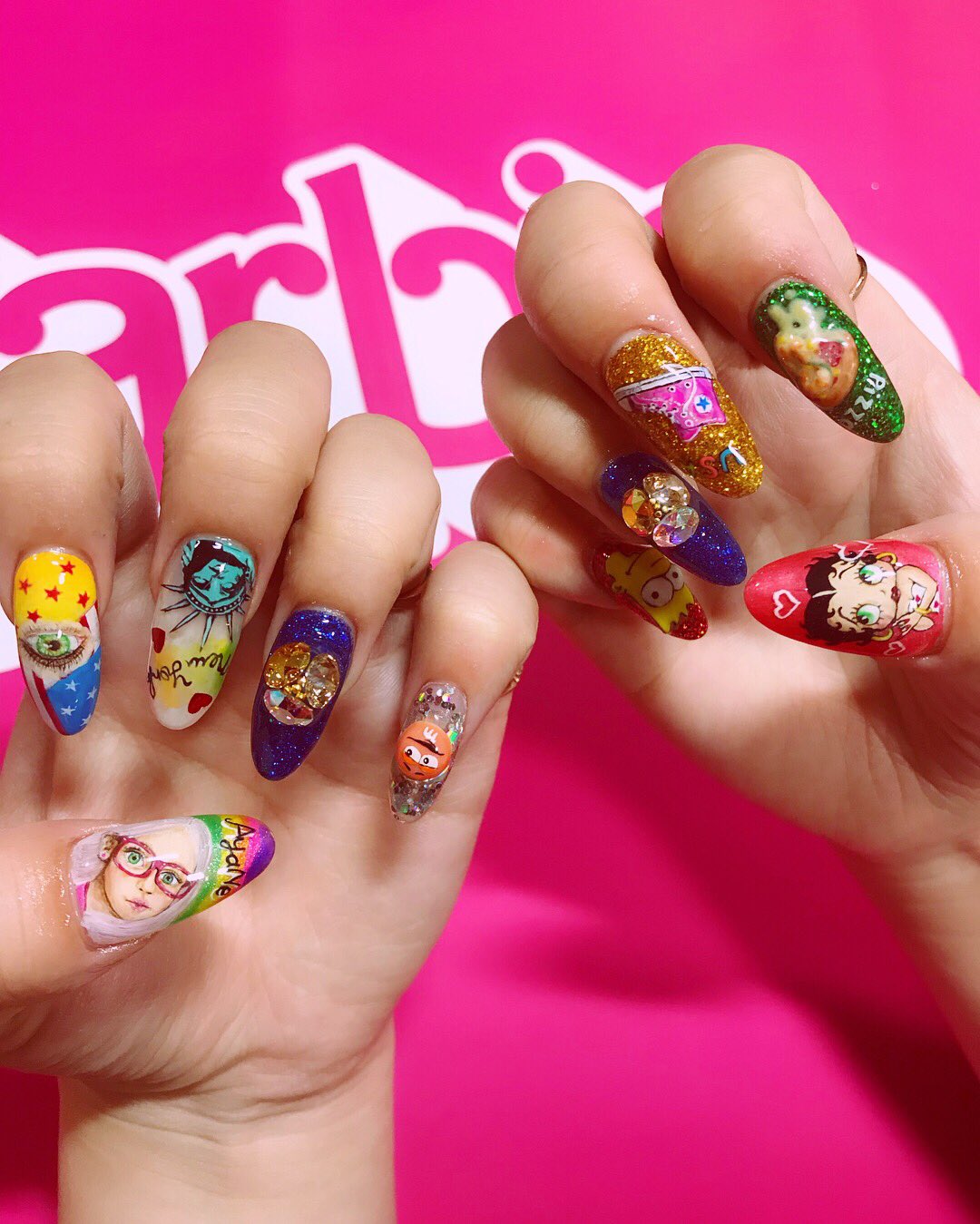 Ayane New Myネイル 今回はアメリカンな感じにしてみました スニーカーや自由の女神などこだわって描いてみました キャラネイル キャラクターネイル アメリカンネイル アメキャラネイル 痛ネイル ネイル ネイル