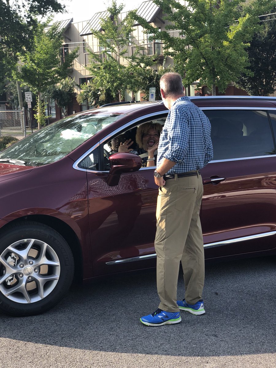 UTCBizDean's tweet image. It’s a great day when the #MocsFlockBack for Operation Move-In Day. We’re ready to kick off another academic year in the @UTCRollinsCOB!