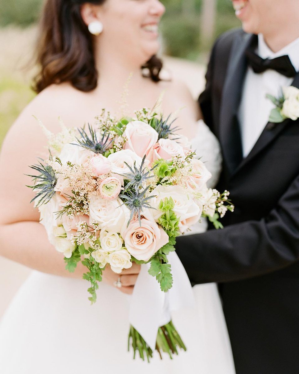 FestiveSTL's tweet photo. We love all of the textures in Cady’s dreamy bouquet.
Photo: Heather Robinson Roth
Planning: Kate & Company
#Festivestl #weddingbouquet #stlouiswedding #weddingplanning #texturedbouquet #weddingdesign https://t.co/BrZbBghnI1