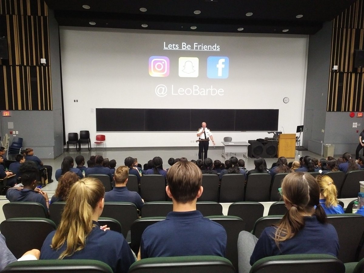 OfficerKGrant's tweet photo. Thank you @PeelPoliceMedia &amp; @PRPyouthed! The #GuelphYIPI students had an amazing time at yesterday's #ChoicesForLife #YIPI event  at #UofT #Mississauga campus! They really enjoyed the motivational talks from #LeoBarbe &amp; #DanielLewis! @gpsmedia @slayinthedragon @tbydaniel @UTM https://t.co/phhwilqoKS