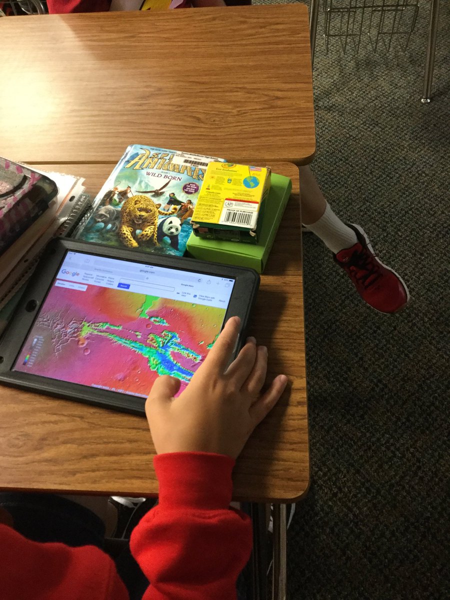 MicaylaKDunn's tweet image. Using Google Mars to look for evidence of past life on Mars! #amplify #NGSS #7science #aurorahuskies
