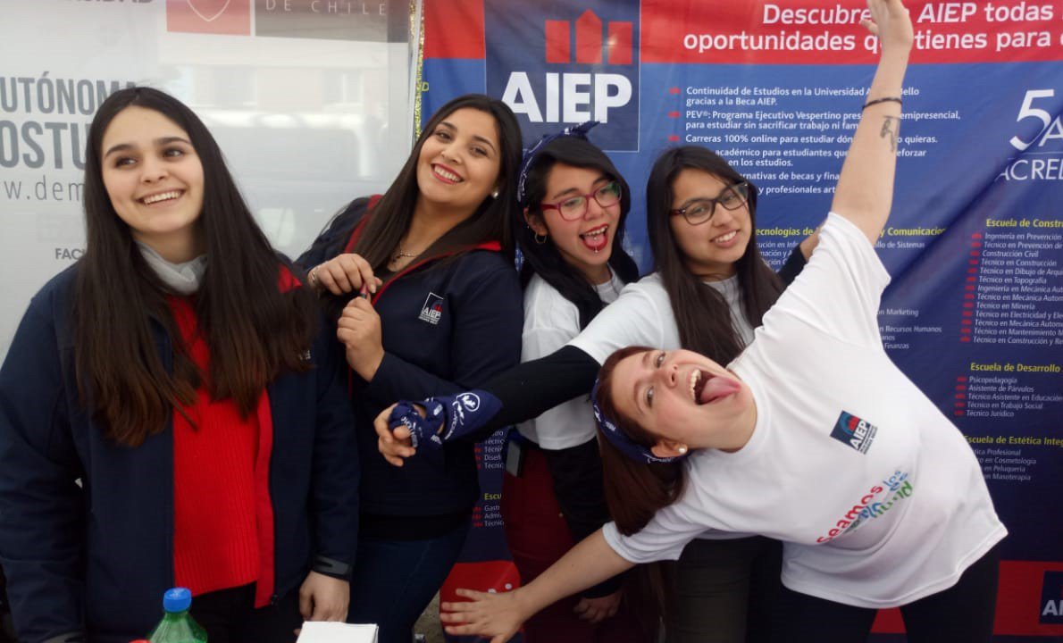 AIEP's tweet photo. ¡#AIEPTalca también se sumó a la celebración del día de la juventud!💃 Contamos con un stand asistido por estudiantes y nuestra red voluntarios para dar a conocer nuestra institución y el aporte que hace a la Región del Maule. 😌🤟🏾¡Nos acompañó @dsocial_VII e @INJUVMaule! 😏 https://t.co/T2RK8sf1R8