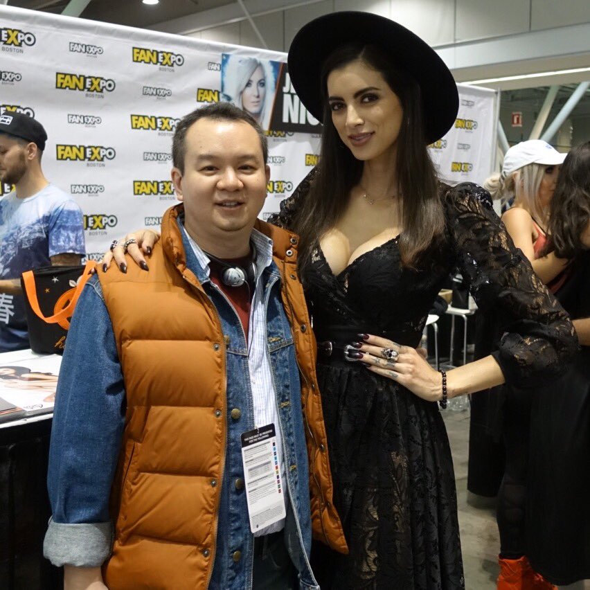 nerdyviews's tweet photo. Had a fiendish and ghoulish time chatting with @Vamp from #CosplayMelee at @FANEXPOBoston! #Vamp #LeeAnnaVamp #FanExpoBoston #FXB18 #FXB2018 #Witch #QueenOfTheNerds #CosplayMelee #Cosplay https://t.co/CRQIMbInLg