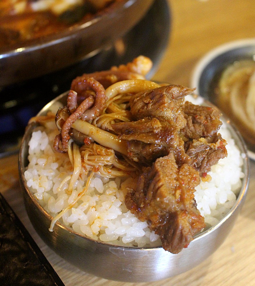 #대구맛집 시지 천마타운 맞은편 #자박갈비 자박자박하게 졸여서 먹는 국물 갈비에.. 기본으로 나오는 야채샐러드+꽁치구이+호박전+즉석튀김까지 나오는 가성비 좋은 국물갈비찜 전문점.. sizzle.co.kr/221340266830 <<< 후기보러가기 #대구맛집투어 #대구 #맛집 #수성구맛집 #시지맛집 #국물갈비찜