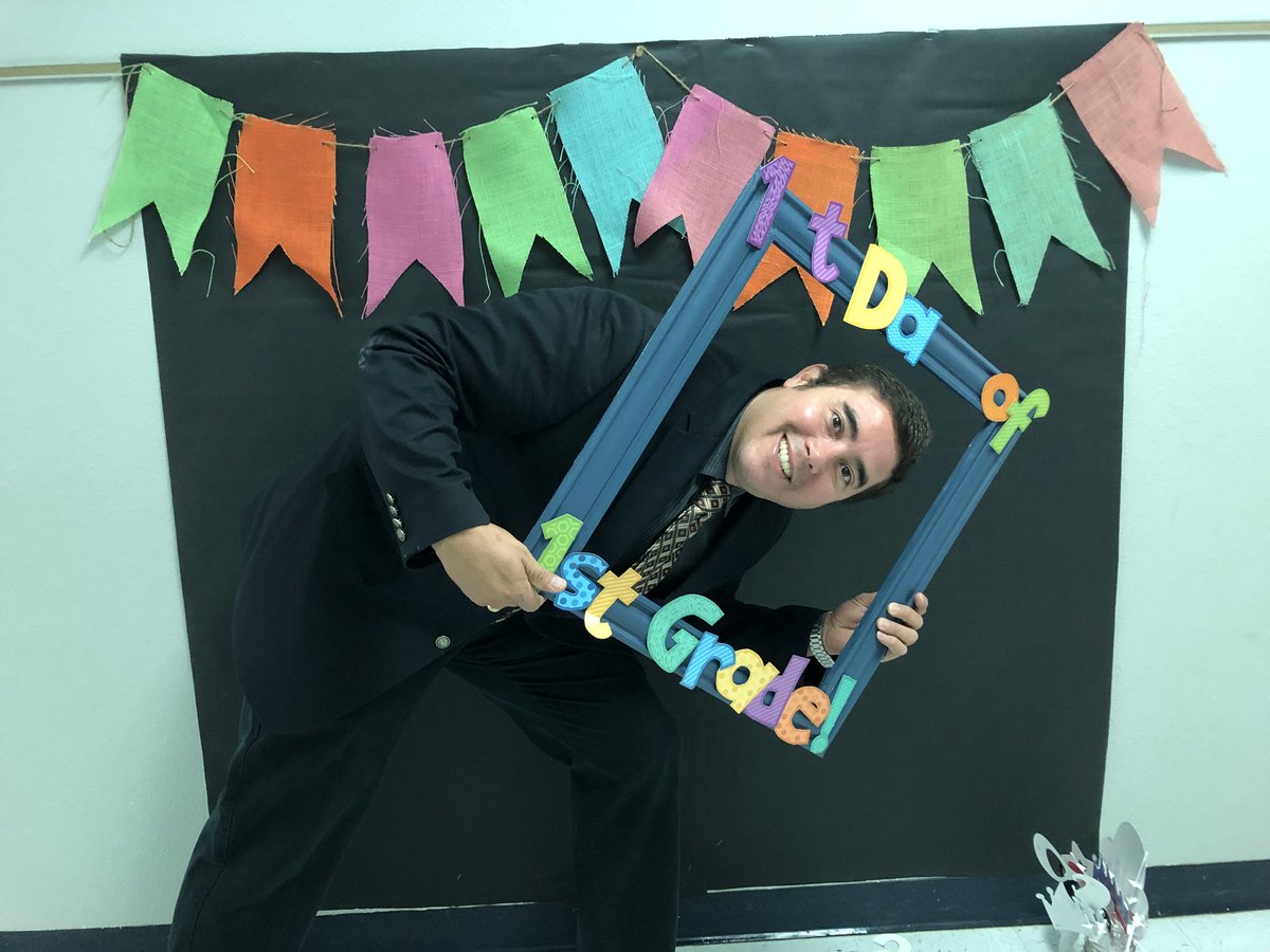 Alex2Inspire's tweet photo. #wfisdfirstday18 #followingfowler #leadlikeamustang Itβs a great day at Fowler Elementary! @PeterEGriffiths @Kuhrteous @SassySimm https://t.co/BMeFz2ytSo