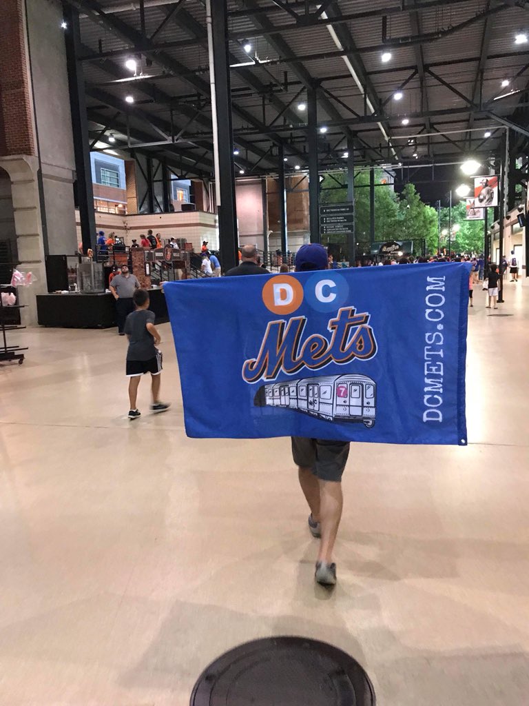 TheMetsChick's tweet image. Amazing win lasting night and great outing with @DCMETS16 and #PinMan 📚📚📚 #LGM