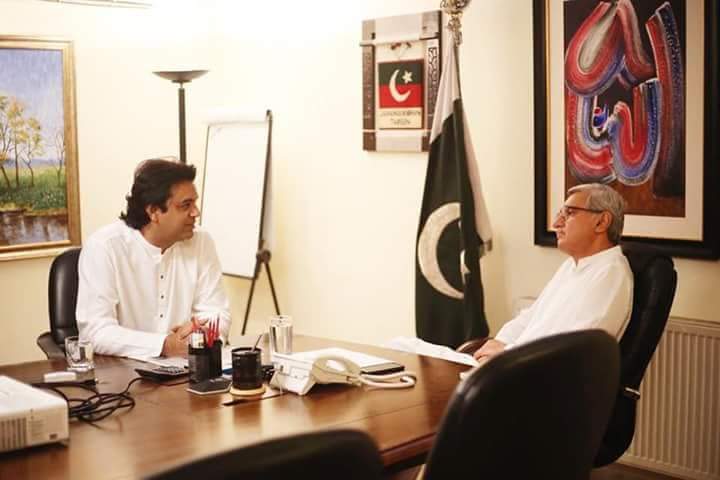 IK_UPDATES's tweet photo. اسلام آباد : عثمان ڈار کی جہانگیر ترین سے ملاقات۔  این اے  73 میں الیکشن کے نتائج پر تفصیلی گفتگو۔، اس موقع پر سیالکوٹ کے عوام کے مسائل کے حل  پر بھی تبادلہ خیال کیا۔
@UdarOfficial @JahangirKTareen @jkt https://t.co/X7VTkBnDvv