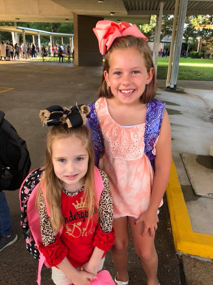 SweenyISD's tweet photo. More 1st day pictures of our Bulldogs. Welcome home!! #sisdfirstday https://t.co/alwf7Hf0yo