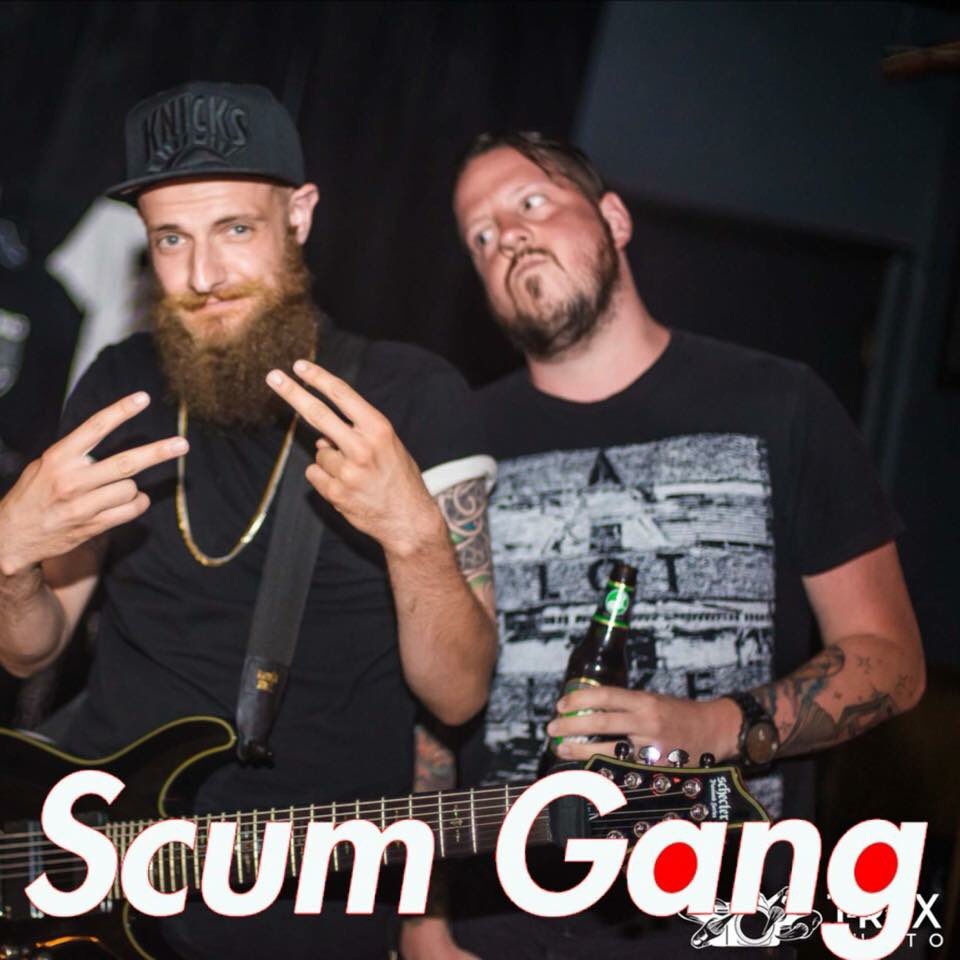 Find someone that looks at you the way @JohnTheHaunting looks at the twitterless Craig. #SVGSQD