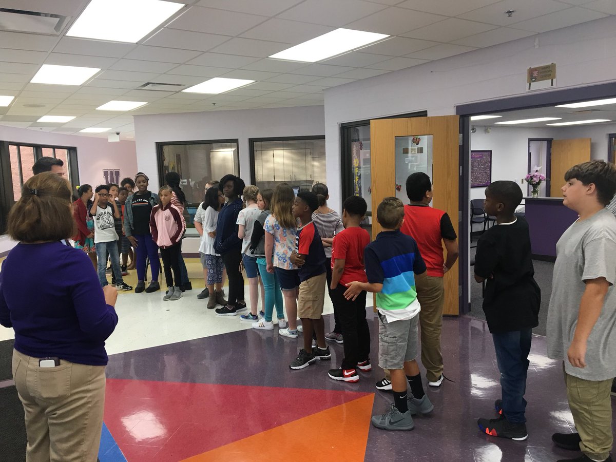 SuptMJBrown's tweet photo. Our kids at @WRMSWolves are learning how to navigate the building and meeting all of our staff. #firstdayoffirsts #reynproud https://t.co/EEPq14NHjQ