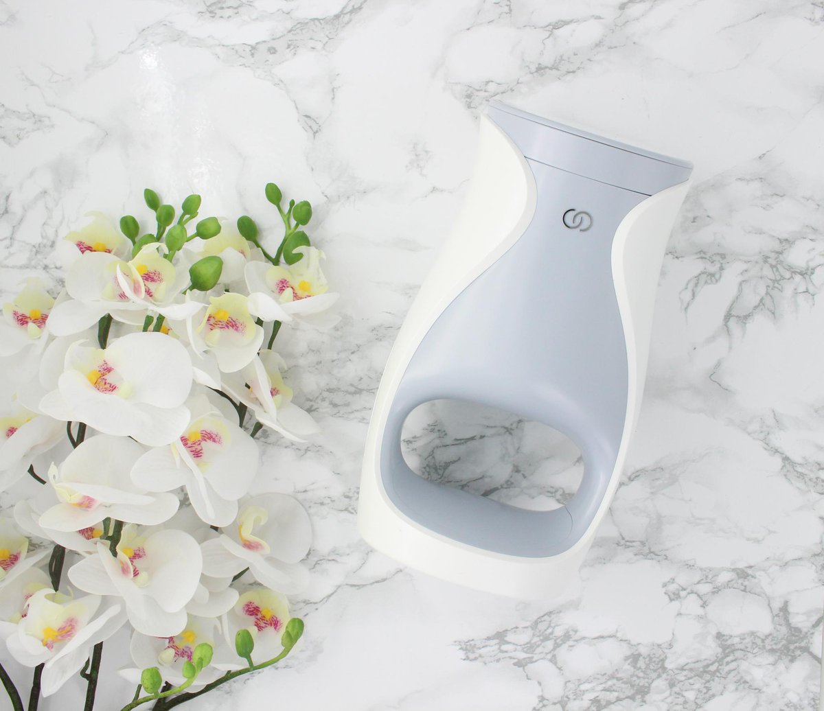 NuSkinUK's tweet photo. Interested in customised skin care? Try #ageLOCMe! Keep an eye on our website for a special offer that’s coming on 20 August! https://t.co/UZO3zctCpD