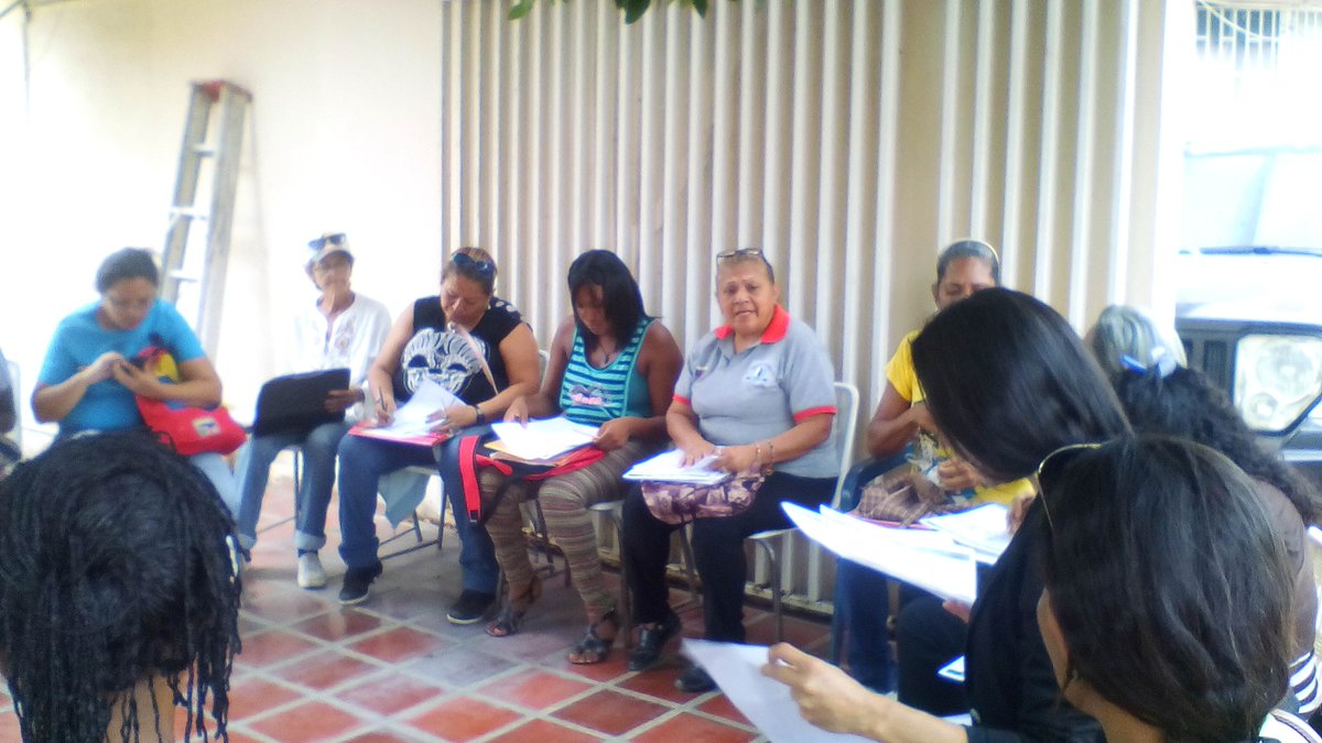 #Falcón Seguimos con el acompañamiento comunitario, fomentando el empoderamiento y el ejercicio de los derechos humanos, desde la perspectiva de género, etnia, territorio social y conciencia de patria-matria. #PlanNacionalDePartoHumanizado #ReuniónPromotorasComunales