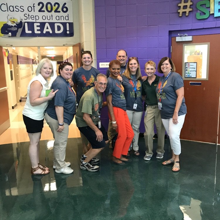 HamiltonParks17's tweet photo. Kindergarten/Yellow team just got 500 points in the We Love Our Custodians Challenge—PLUS bonus points for having more than 1 custodian in their pic! #MESGradeLevelGames https://t.co/9tcwbLX8Vo