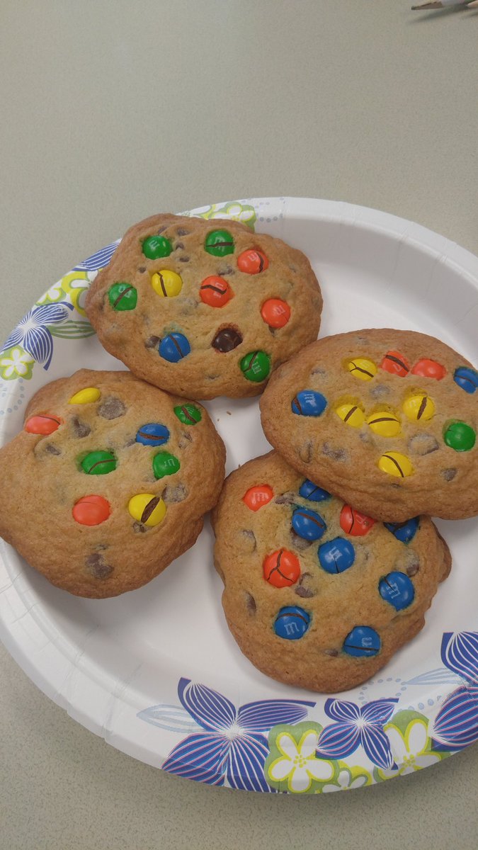 bwilsonreading's tweet photo. Cookies and fractions. Can you find your cookie with the matching fraction of m&amp;ms? #NMWRoars https://t.co/WX1wJ2aS44