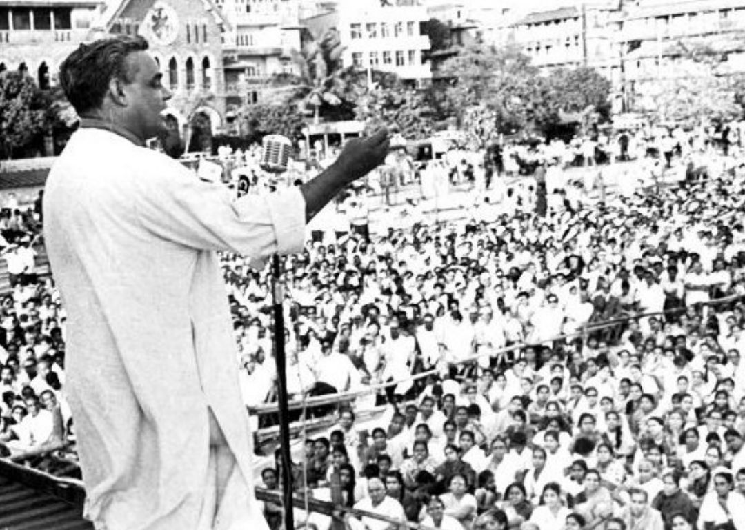 KhabariaNews's tweet photo. भारत रत्न अटल बिहारी वाजपेयी ने 1996 में एक एफएम चैनल पर अपने पसंदीदा गाने सुनवाए थे, सुनिये अटल जी के वो गाने!
#AtalBihariVajpayee #TipsForStudentsByStMSG
#HafizHafiz #KaterriFirstLookPosters #HOMETrailer #SamsungIoT #Atalji @TridibRaman #Songs #Atal
https://t.co/dNDGY4tJT7 https://t.co/7eKCBaq5hA