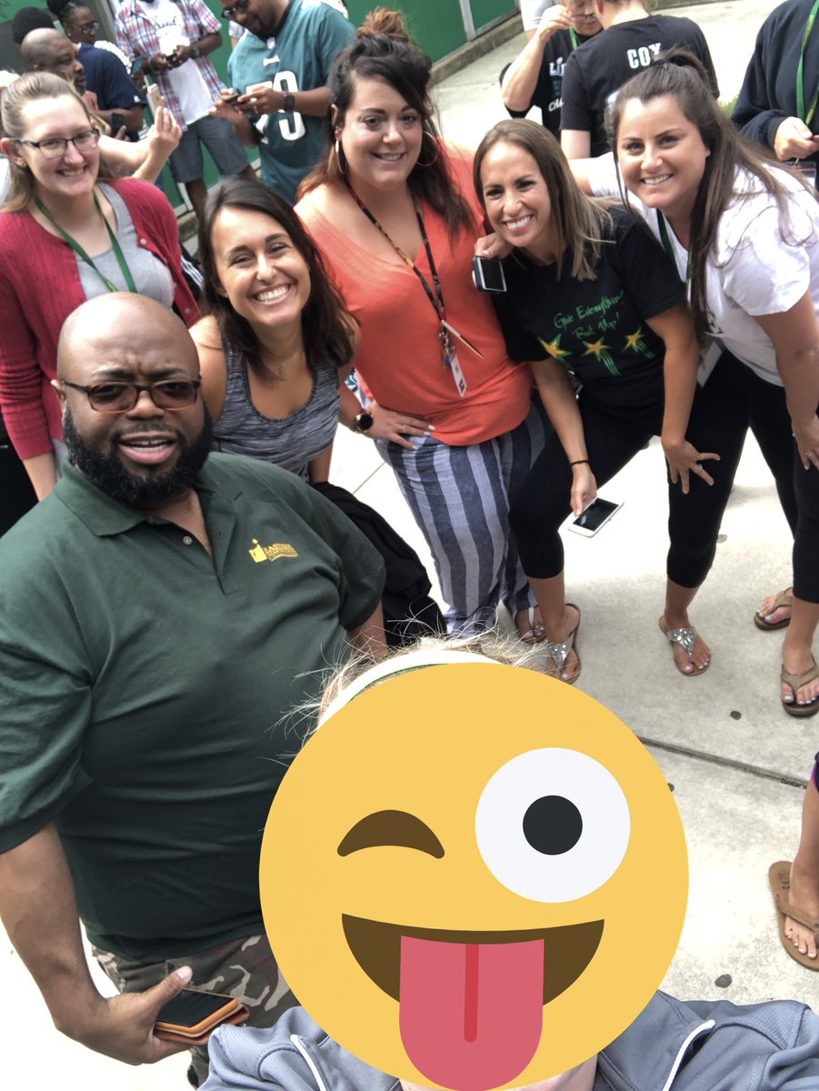 MsMillerESCS's tweet photo. getting tech savy @SchoolEastside https://t.co/D8Zz5a7xD9