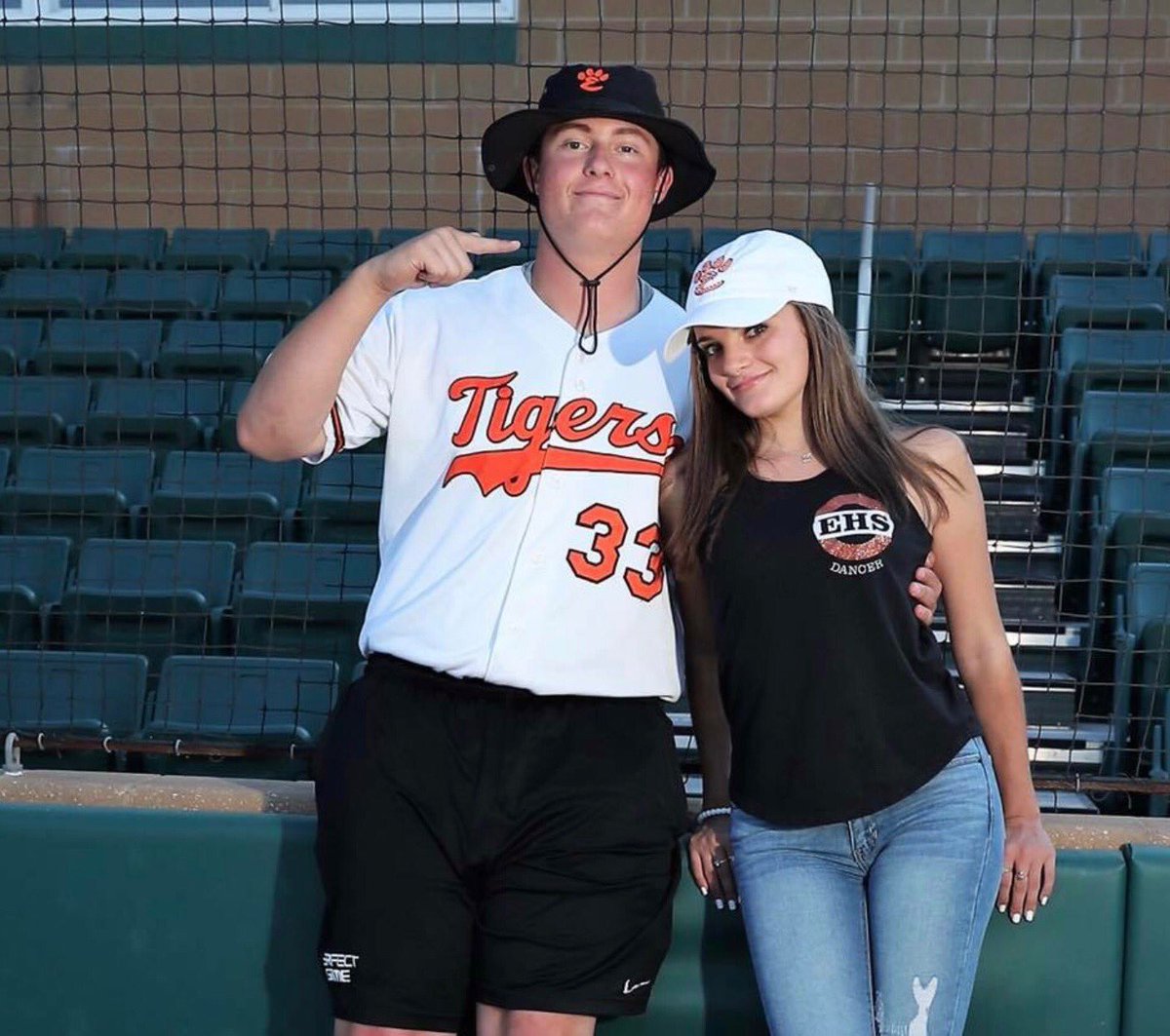 ehsdancerocks's tweet image. Need spirit wear?? Available at the scrimmage this Friday or from any EHS dancer!!