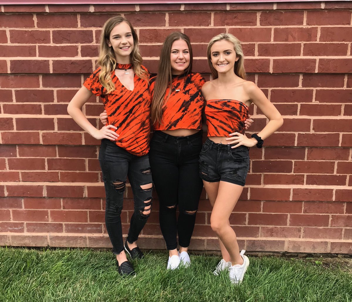 ehsdancerocks's tweet image. Need spirit wear?? Available at the scrimmage this Friday or from any EHS dancer!!