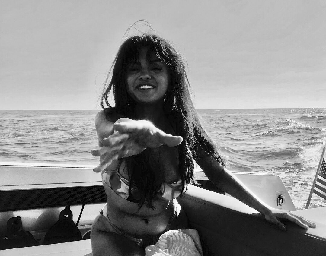 SelenaMedia's tweet photo. the best about seeing selena posting a lot personal photos on instagram is that you can see the confidence, her happiness and that she’s a strong woman. https://t.co/RiHkI5iHCl
