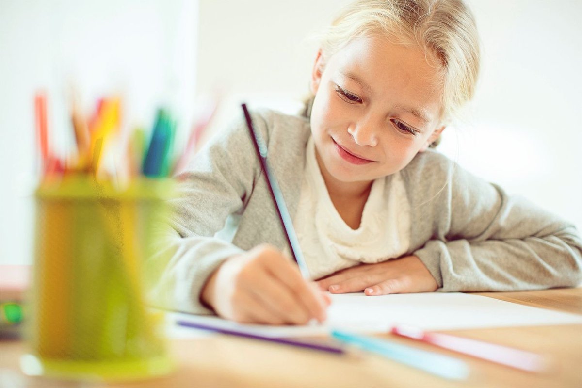 Health_Alliance's tweet image. Teaching your kids skills like using scissors, drawing, painting, and handwriting before school can help them establish hand-eye coordination, be ahead in school, and help you spot potential eye problems. #VisionAndLearning