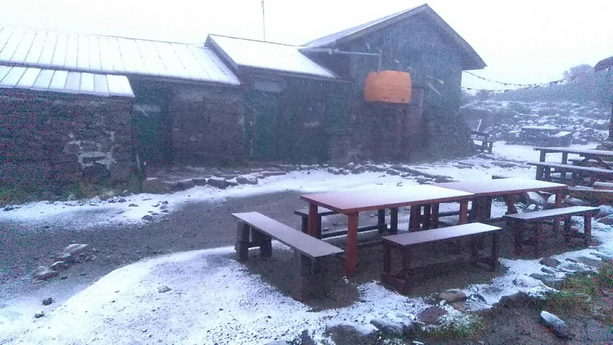 えっ！？まだ夏だよねww北海道では初雪が観測されたんですって！！