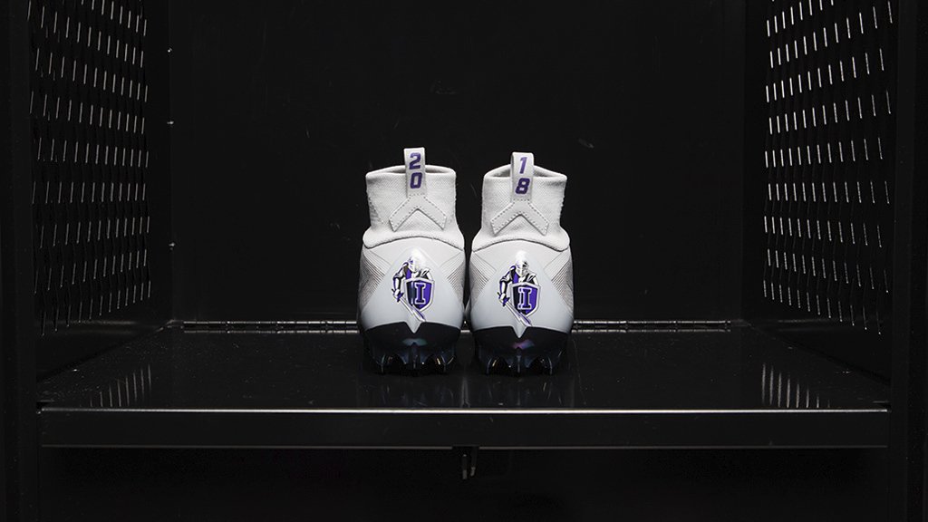 🔟 cleats for 🔟 teams. Retweet to vote for the Knights custom designed
<a href="/usnikefootball/">Nike Football</a> cleats. The <a href="/friscoisd/">Frisco ISD</a> team with the most retweets will
meet and present their cleat to <a href="/EzekielElliott/">Ezekiel Elliott</a>. #IHSKnights